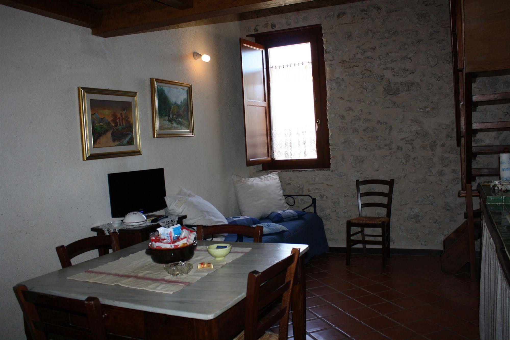 La Casa Su Le Dimore Del Borgo Santo Stefano Di Sessanio Exterior foto